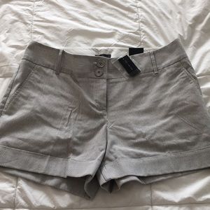 Limited brand tailored grey/white seersucker short